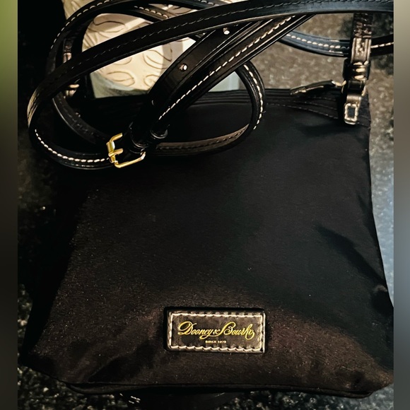 Dooney & Bourke Crossbody Bag EUC - Picture 3 of 7